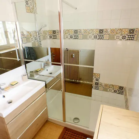 A 200 M De La Plage, 2 Avec Terrasse Vue Mer, Wifi, Climatisation, Parking Prive * La Seyne-sur-Mer
